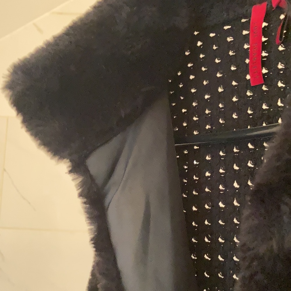Fur black vest - Picture 4 of 4